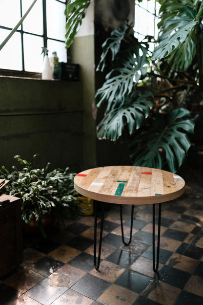 Runder Couchtisch aus Turnhallenboden